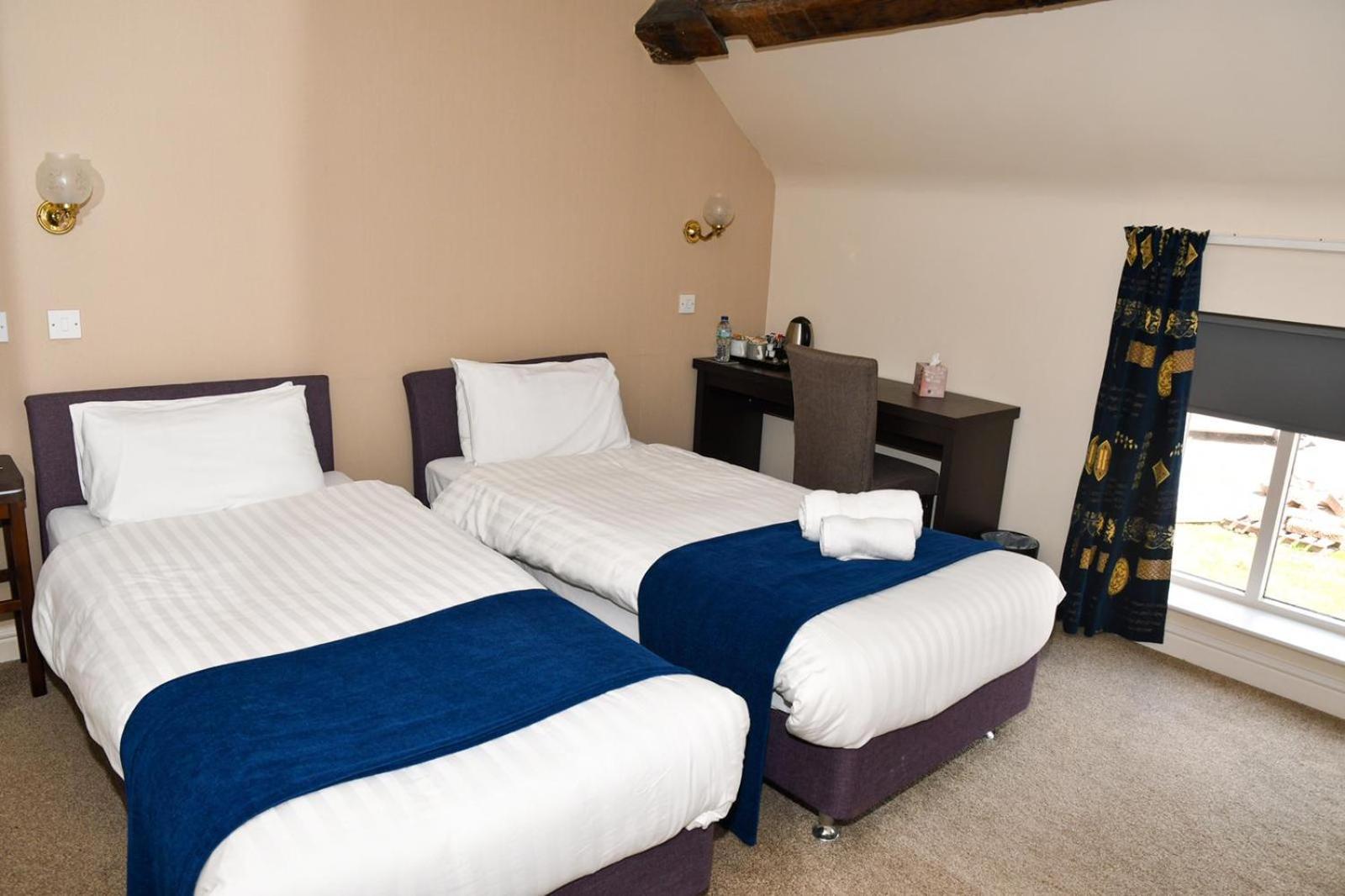 Whiston Hall Quarto foto